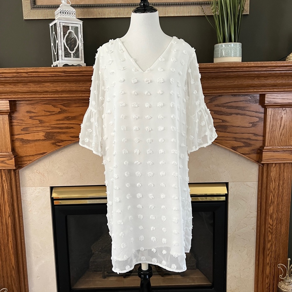 Blooming Jelly White Lined Textured Bell Sleeve Mini Dress‎ Sz. L